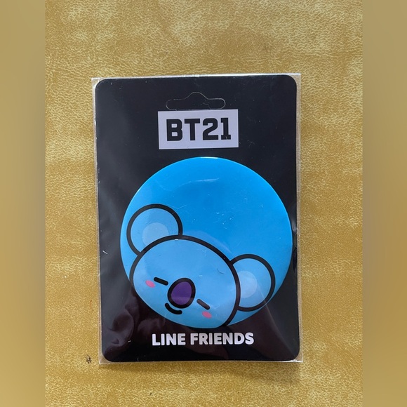 BT21 Full Set of Character Buttons/Pins - Picture 3 of 9